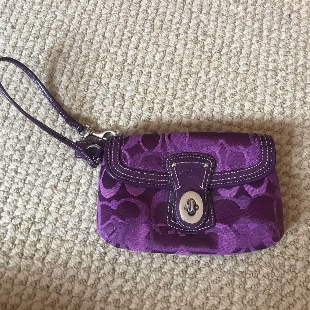 Coach Clutch NEVER USED !